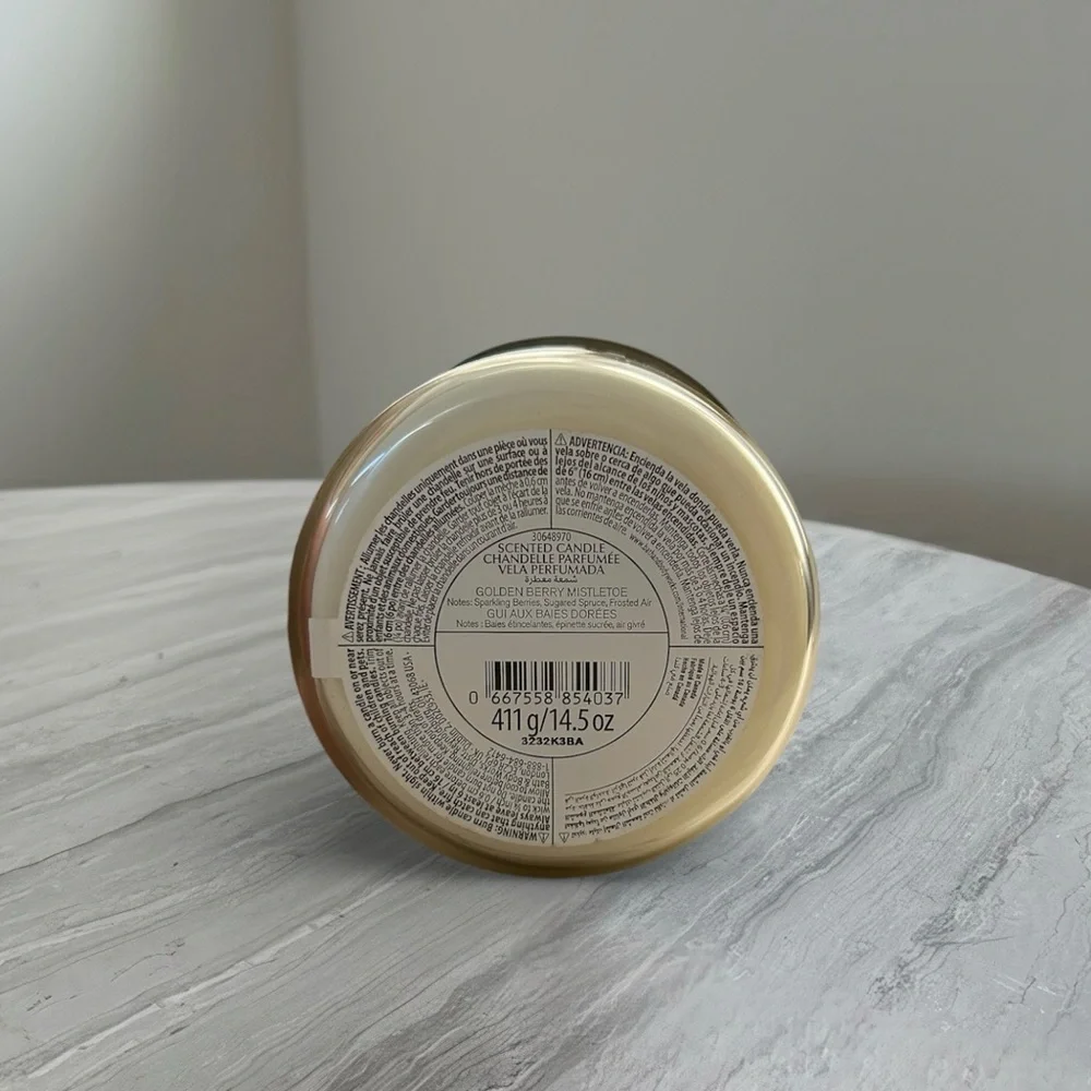 NEW Bath & Body Works Golden Berry Mistletoe Scented Candle - Picture 2 of 2